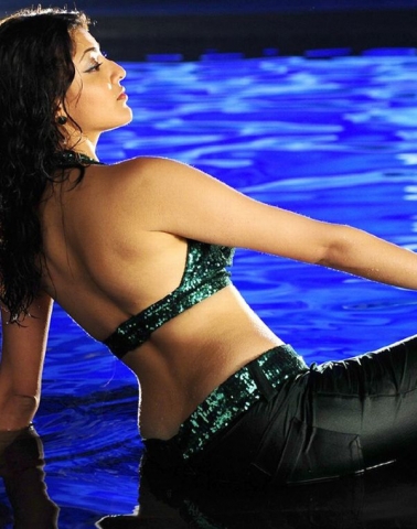 Kajal thigh show pics